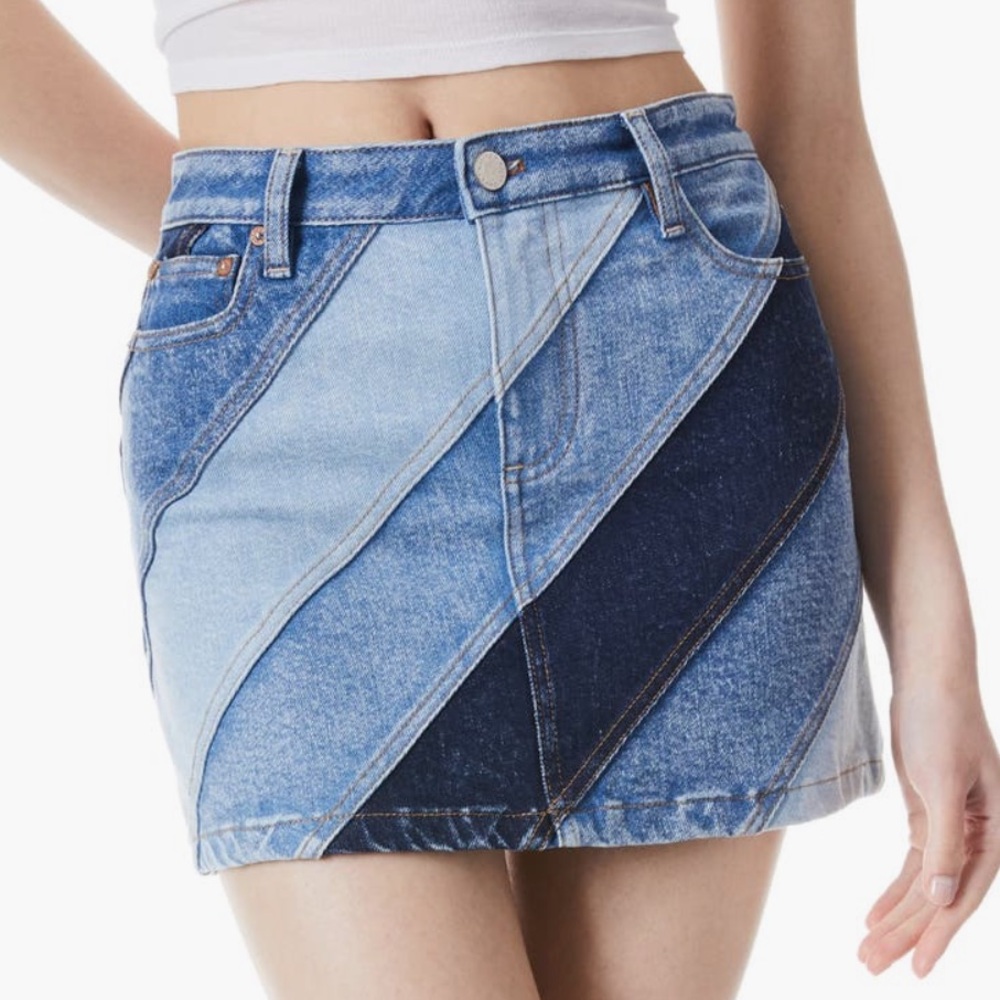 Alice & Olivia: Good Denim Patchwork Twirl Skirt
Size: 29 
Great Condition